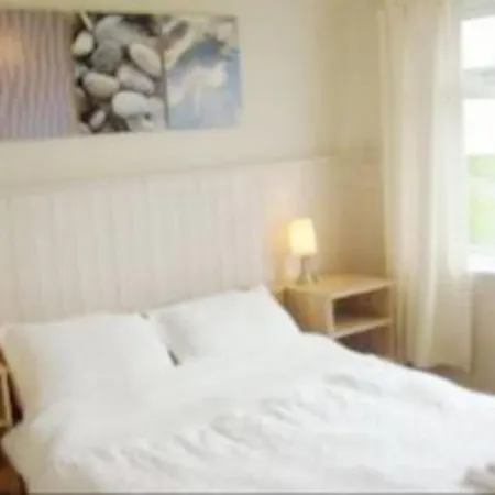 Fistral - Stunning Sea Views, Swimming Pool Holiday home *