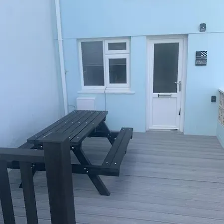 Fistral - Stunning Sea Views, Swimming Pool Holiday home *