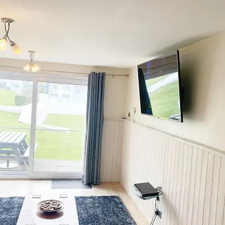 Fistral - Stunning Sea Views, Swimming Pool *