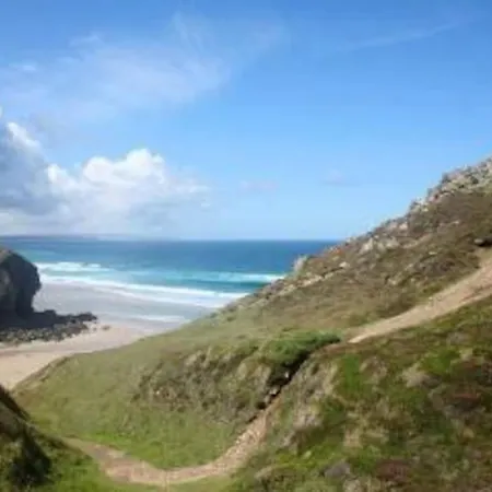 Fistral - Stunning Sea Views, Swimming Pool Holiday home *