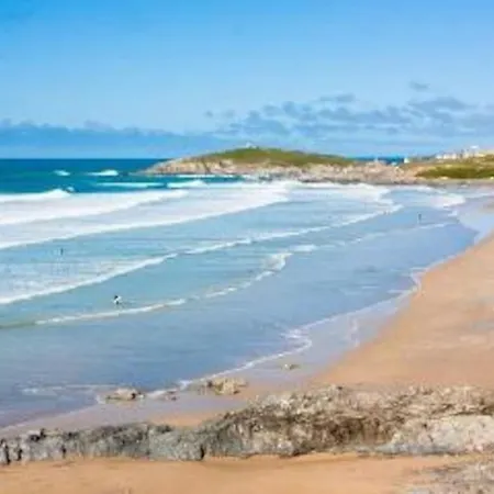 Fistral - Stunning Sea Views, Swimming Pool Holiday home *