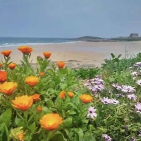 Fistral - Stunning Sea Views, Swimming Pool Crantock