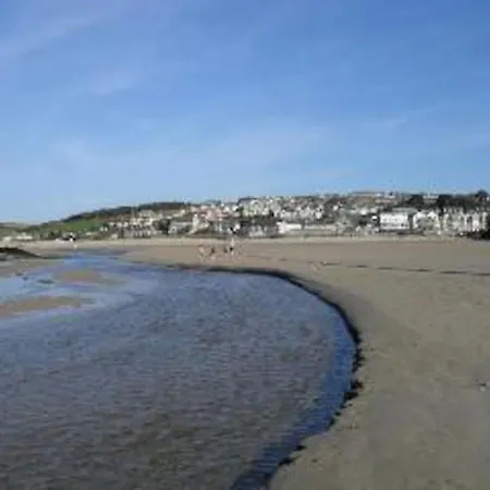 Fistral - Stunning Sea Views, Swimming Pool *
