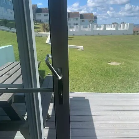 Fistral - Stunning Sea Views, Swimming Pool *