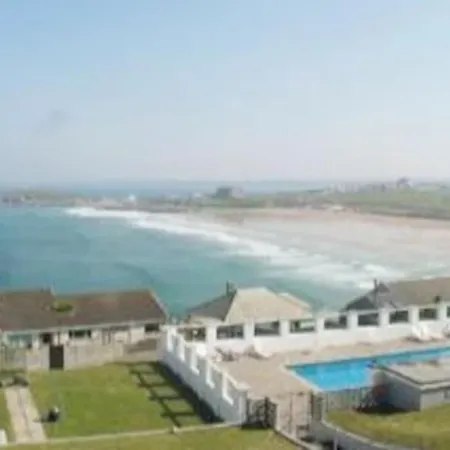 Fistral - Stunning Sea Views, Swimming Pool Holiday home *