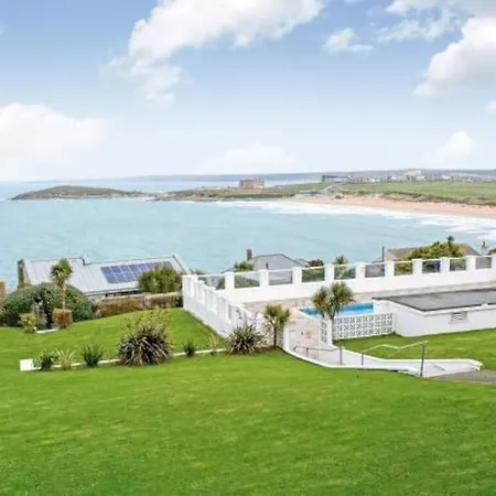 Fistral - Stunning Sea Views, Swimming Pool