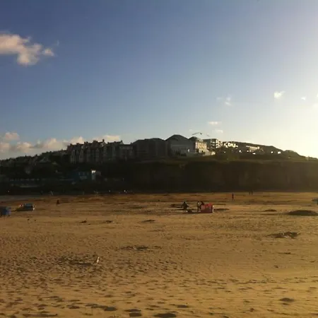 Fistral - Stunning Sea Views, Swimming Pool Holiday home *
