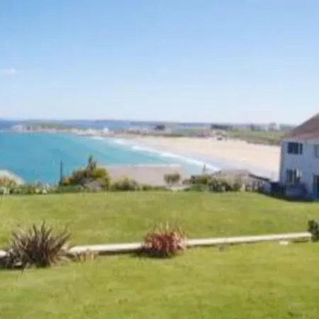 Fistral - Stunning Sea Views, Swimming Pool Holiday home *